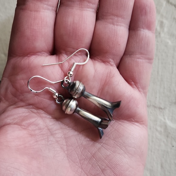 NWOT Native American Navajo Squash Blossom Sterling Earrings 🩵 - Picture 8 of 10